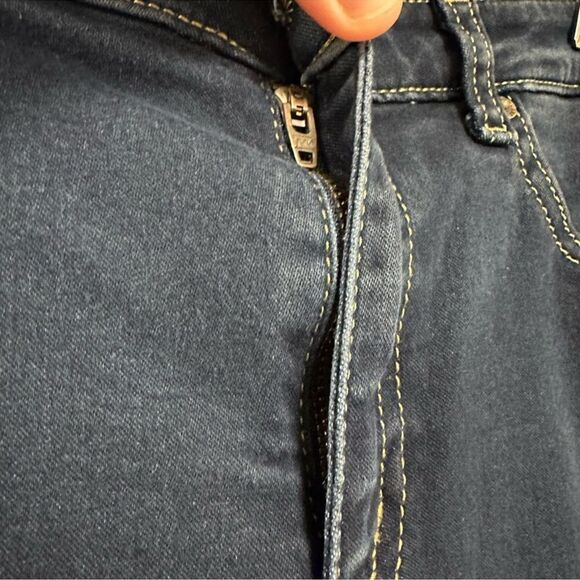 MK 10 IZZY SKINNY DARK WASH LIGHTWEIGHT 28” INSEAM JEANS - Picture 8 of 13